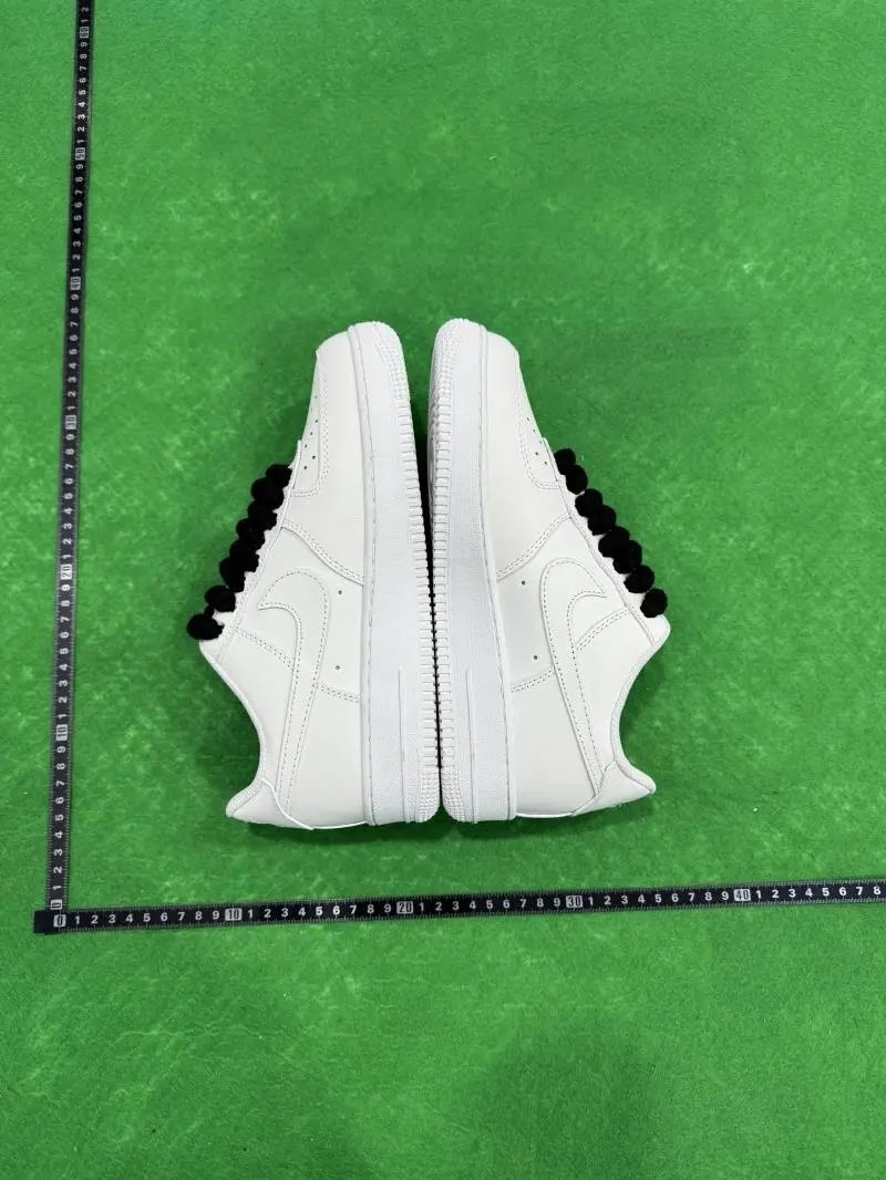 26 (black shoelaces)