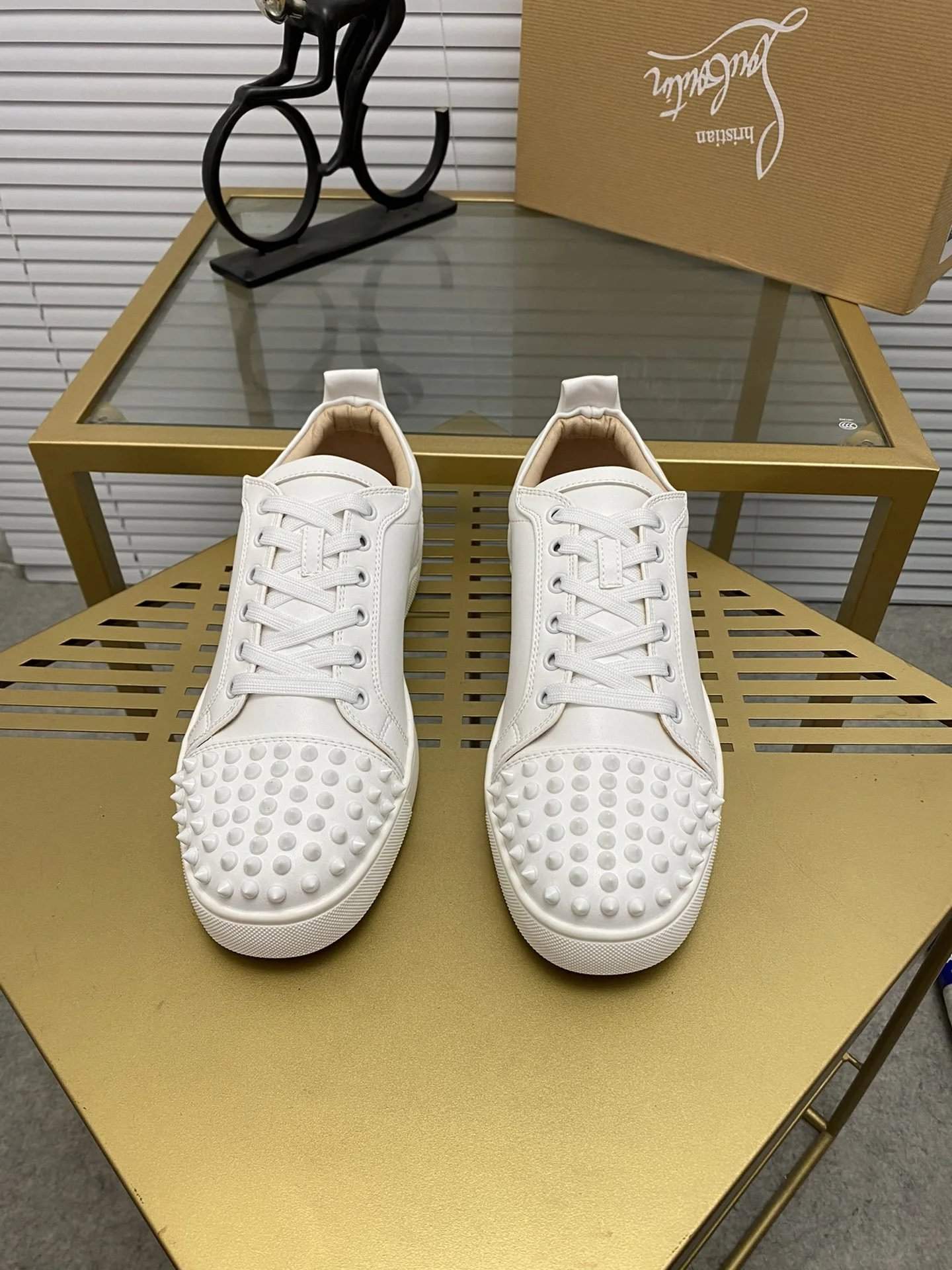 32 (non refundable, non exchangeable)