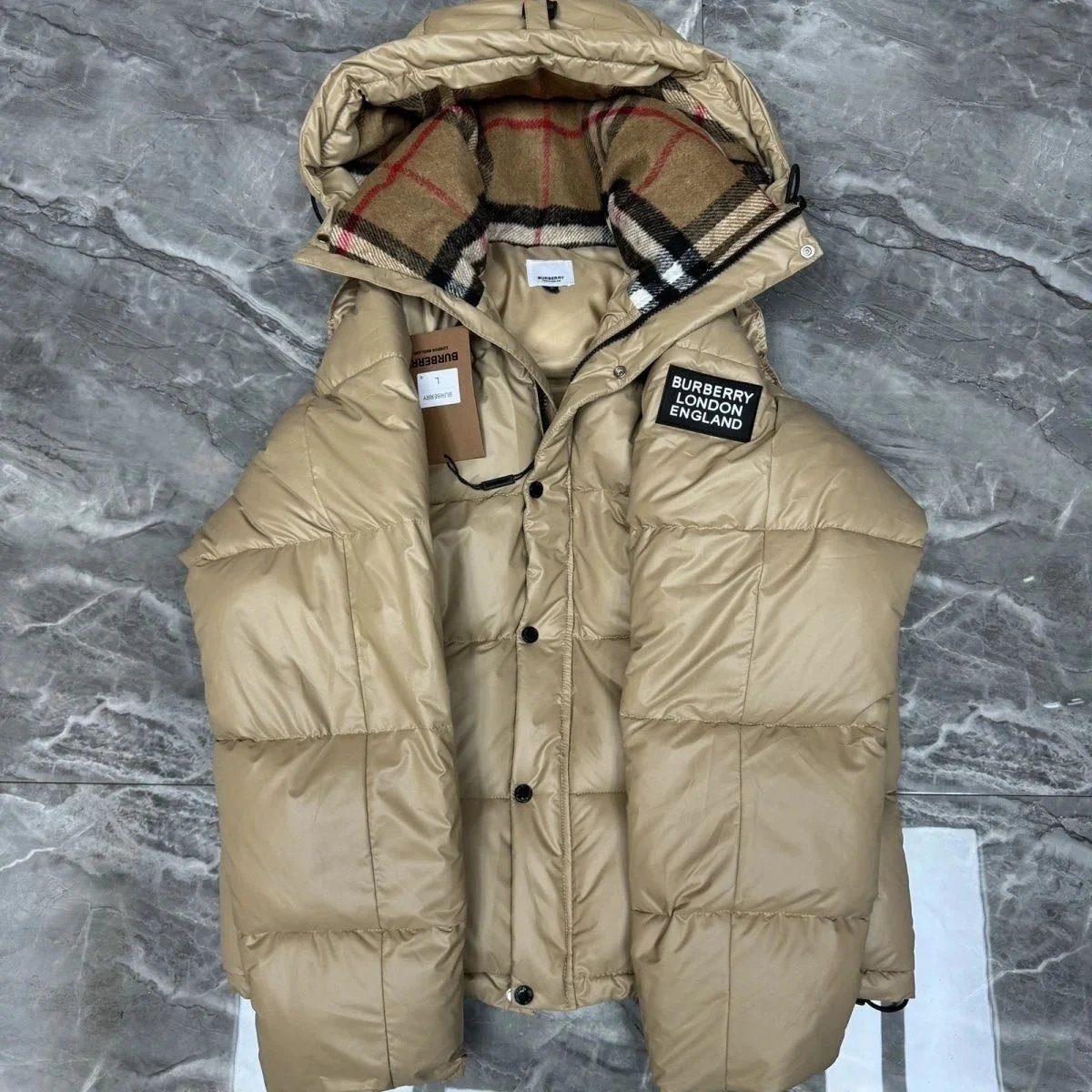 Burberry jacket 卡其色亮皮